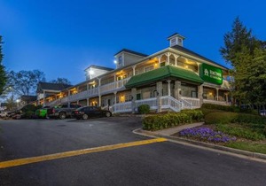 HomeTowne Studios by Red Roof Atlanta NE – Norcross South