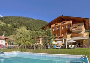 Hotel Apartment 'Naturresidenz Theistadl Apt201' with Lake View & Shared Pool