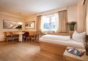Hotel ∙ Hotel Apartments Neuhaus - INCL. LIFT PASS Apartment, sleeps 5 (approx. 66 m², max. 4 adults 1 child), SC