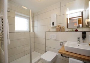 Hotel ∙ Single room, shower and bath, toilet, standard