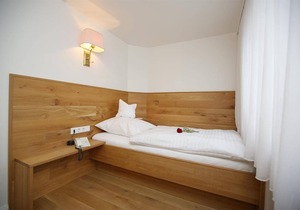 Hotel ∙ Single room, shower and bath, toilet, standard