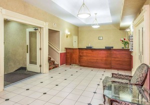 Howard Johnson by Wyndham Toronto Downtown West