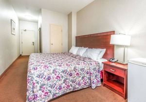 Howard Johnson by Wyndham Toronto Downtown West