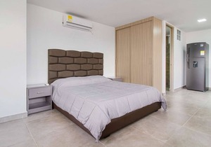 Huge Studio in a brand new building in Parque Poblado AC, Security, Can have guests.