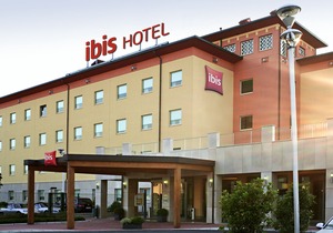 Ibis Como