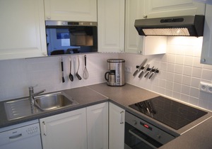 In the center, 2-room-apartment, 75sqm, 20% DISCOUNT from 1 month! W-Lan, TG, partly with AC!