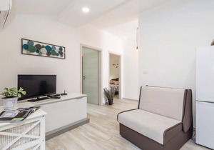 In Viskovo, a suburb of Rijeka, lies this lovingly and modernly furnished attic apartment.