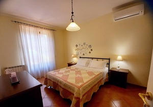 Independent apartment with garden near Rome