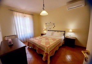 Independent apartment with garden near Rome