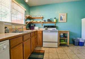 Inn 4 - Downtown 1 bedroom unit, sleeps 6 with shared hot tub
