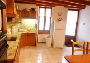 Inviting 6-Bed Farmhouse