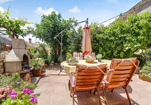 Inviting holiday apartment close to many activities and nature.