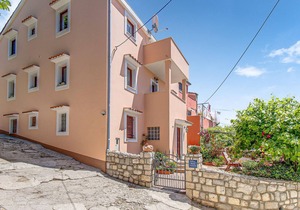 Inviting holiday apartment close to many activities and nature.