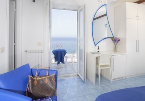 Ischia-Forio with a breathtaking view, above the Poseidon Gardens, 3 people