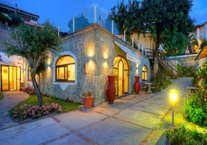 Ischia with breathtaking views, near Poseidon for 3 (double and single)
