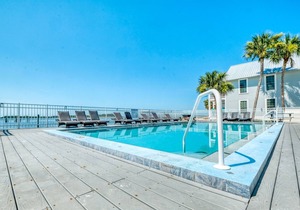 Island Place 102 Perfect Downtown Getaway with Pool!