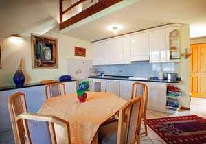 Tastefully furnished vacation apartment in a quiet & sunny panoramic location