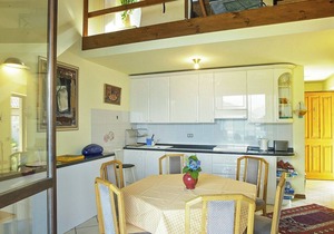 Tastefully furnished vacation apartment in a quiet & sunny panoramic location