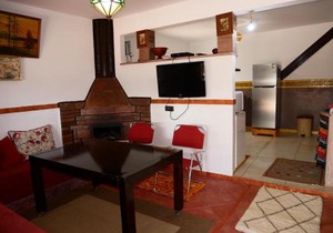 Jolie petite maison vue sur lac