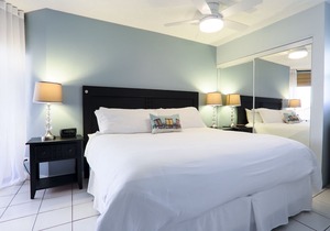 Jun 1-10 avail!! OceanView Cayman Reef 36 Beautiful condo King Bed new 65" TV