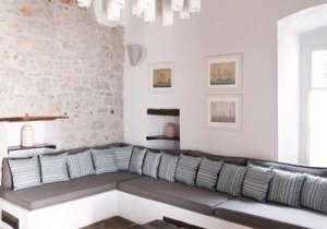 Keresbino Hydra Manor House