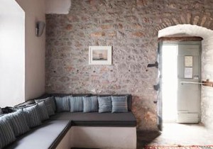 Keresbino Hydra Manor House
