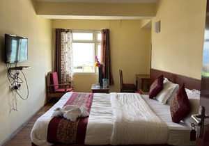 Khandroling Hotel