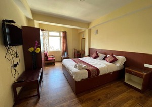 Khandroling Hotel