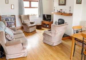 KING COTTAGE, family friendly in Cleggan, County Galway