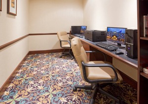 King Suite. Free Breakfast. Pool & Hot Tub. Gym. Near Aurora Medical Center!
