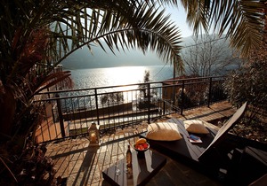 Laglio Contemporary Home with pool sleeps 4 by Italian Apartments.