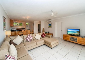 Lagoon Beachfront Lodge 003 on Hamilton Island by HamoRent