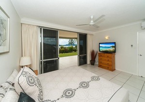 Lagoon Beachfront Lodge 003 on Hamilton Island by HamoRent