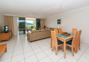 Lagoon Beachfront Lodge 003 on Hamilton Island by HamoRent