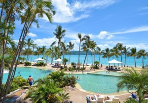 Lagoon Beachfront Lodge 006 on Hamilton Island by HamoRent