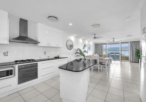 Lagoon Beachfront Lodge 206 on Hamilton Island by HamoRent