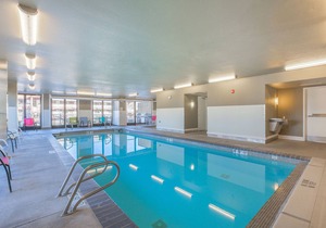 Lake Livin', Chelan Resort Suites 211, 2 bed, 2 bath Condo with indoor pool, near Lakeside Park