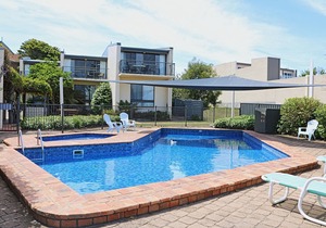 Lake Views @ Penguin Mews - Unit 1 - 3+ nights