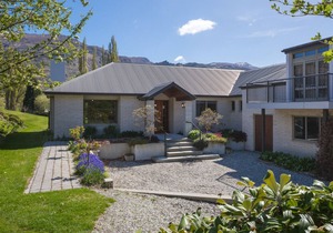 Lakes Retreat - Queenstown Holiday Home, ARROWTOWN