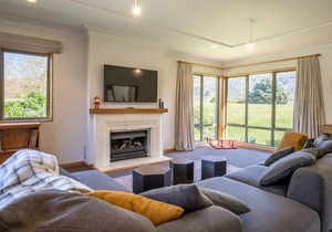 Lakes Retreat - Queenstown Holiday Home, ARROWTOWN