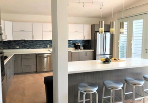 Large 5BR House, Pool, A/C, Solar/Tesla Batteries, 5 Min Walk to Dorado Beach!