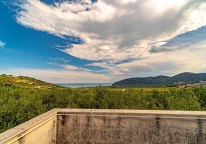Large apartment by the sea 4