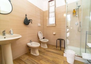 Large apartment by the sea 4