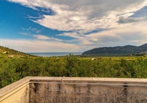Large apartment by the sea 1