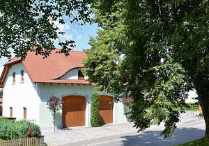 Large apartment located directly at the Jakobsweg - two complete residential units, private garden