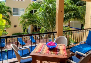 Large, very popular, airy apartment with kitchen and shaded private balcony