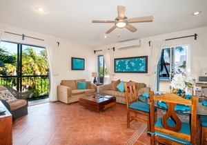 Large, very popular, airy apartment with kitchen and shaded private balcony