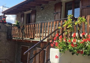 Laura Apartment With Balcony Garden And Lake View