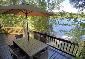 Laurentian Lakeside Cottage 53, 4-season, 3 bedroom 2 bath cottage sleeps 8
