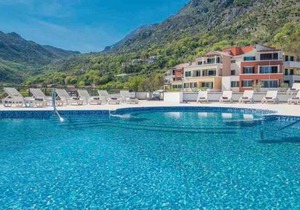 Lavander Bay - 2 bedroom apartment with pool